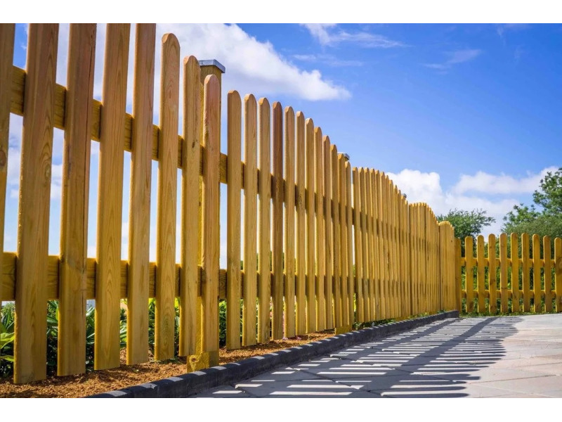 Дерев'яний забор. Як встановити стовпи для огорожі?